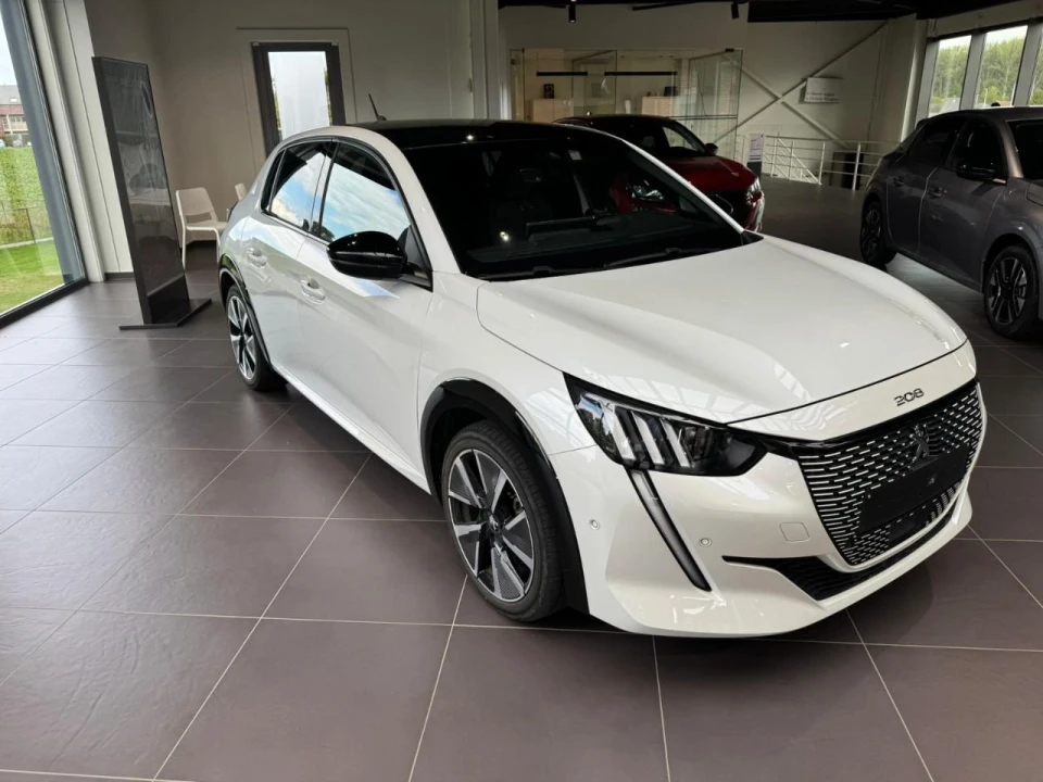 Peugeot e-208 GT