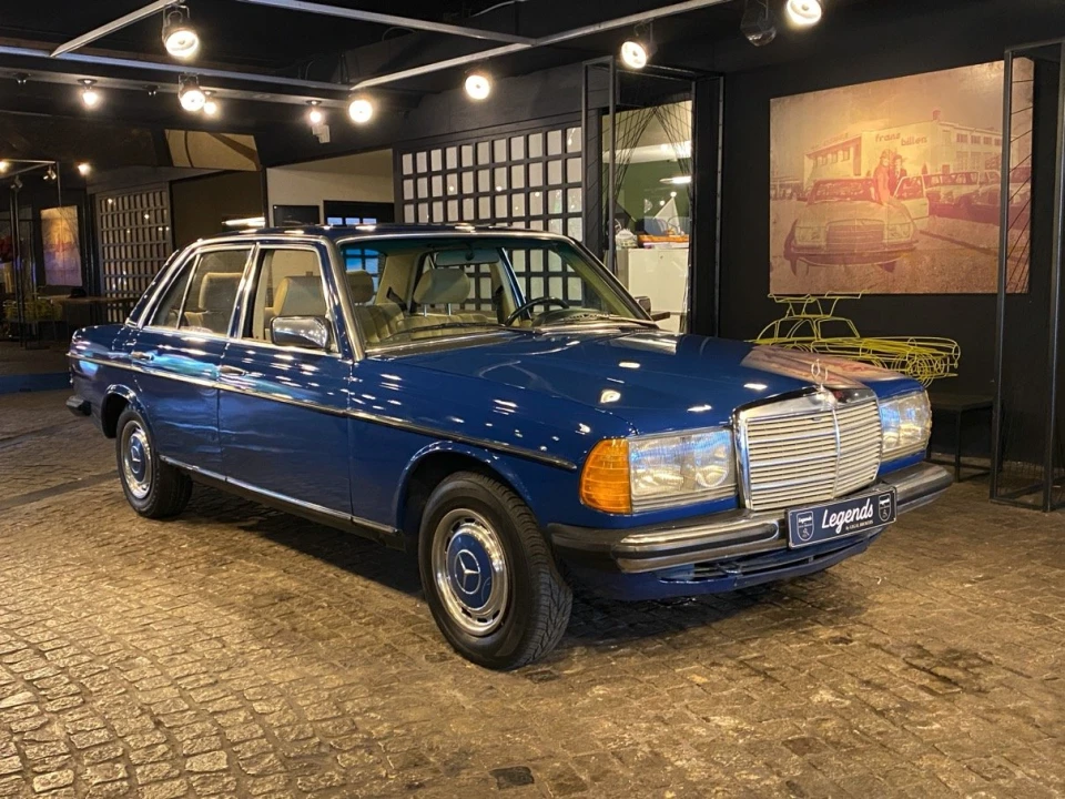 Mercedes-Benz 240 W123 240D
