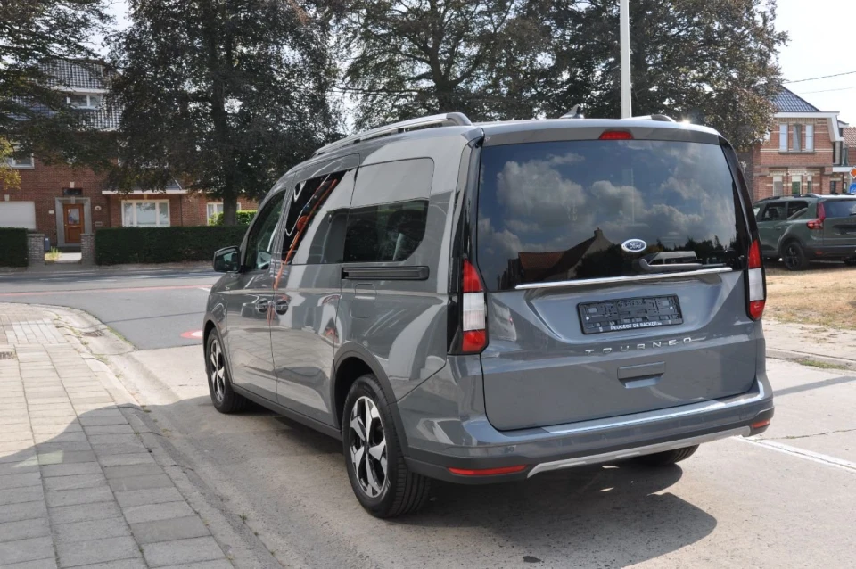 Ford Grand Tourneo foto 4