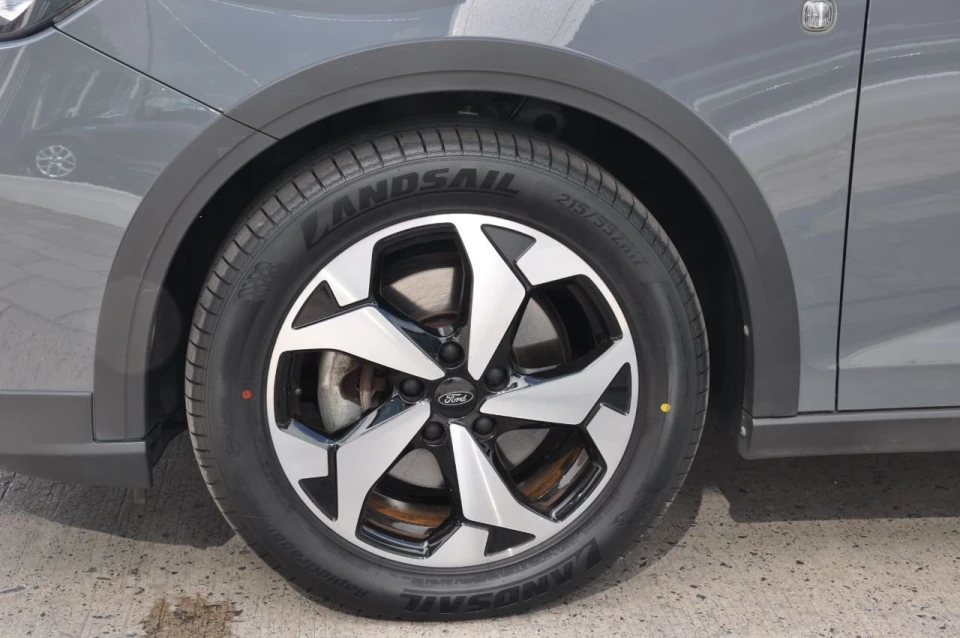 Ford Grand Tourneo foto 7