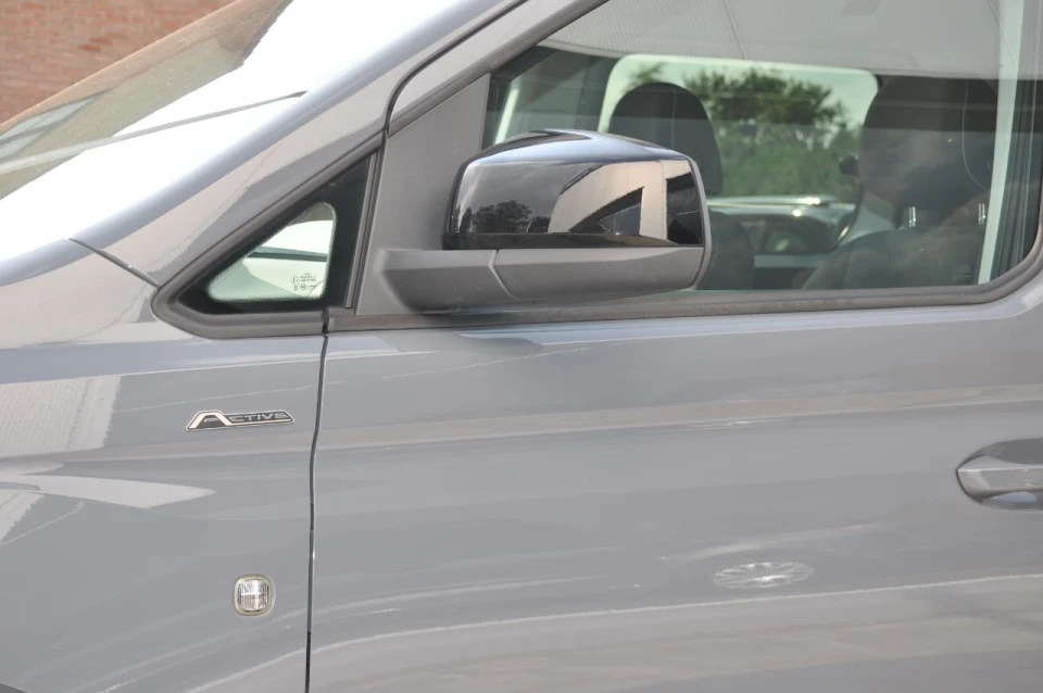 Ford Grand Tourneo foto 8