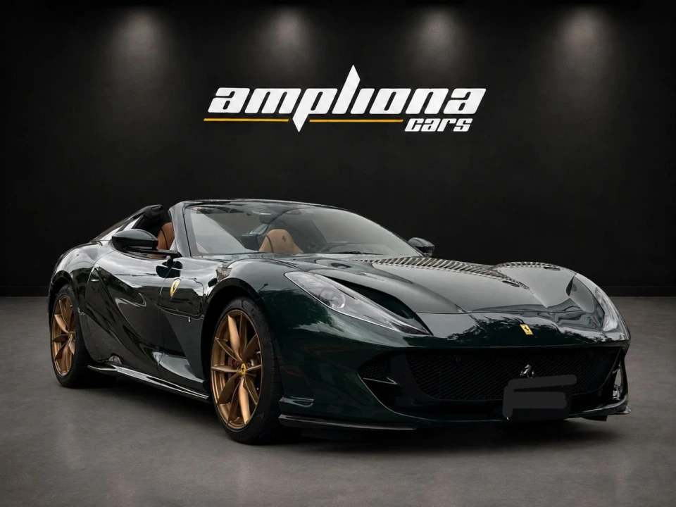 Ferrari 812 GTS 812 V12 Verde scuro extracampionario. Open sky