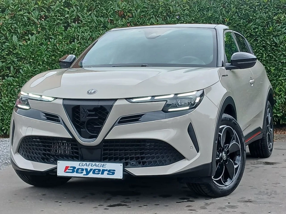 Alfa Romeo Junior Ibrida 1.2 VGT 48V-Hybrid (100kW) Speciale